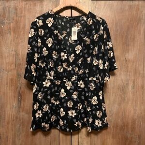 TORRID NWT Short sleeve Floral Blouse Black/Blue/Cream Size 0X